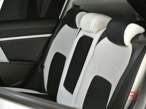 schwarz / weiße Sitzbezüge - Rücksitzbank